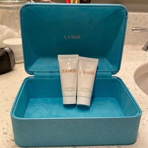 La Mer box with two intensive revitalizing mask samples